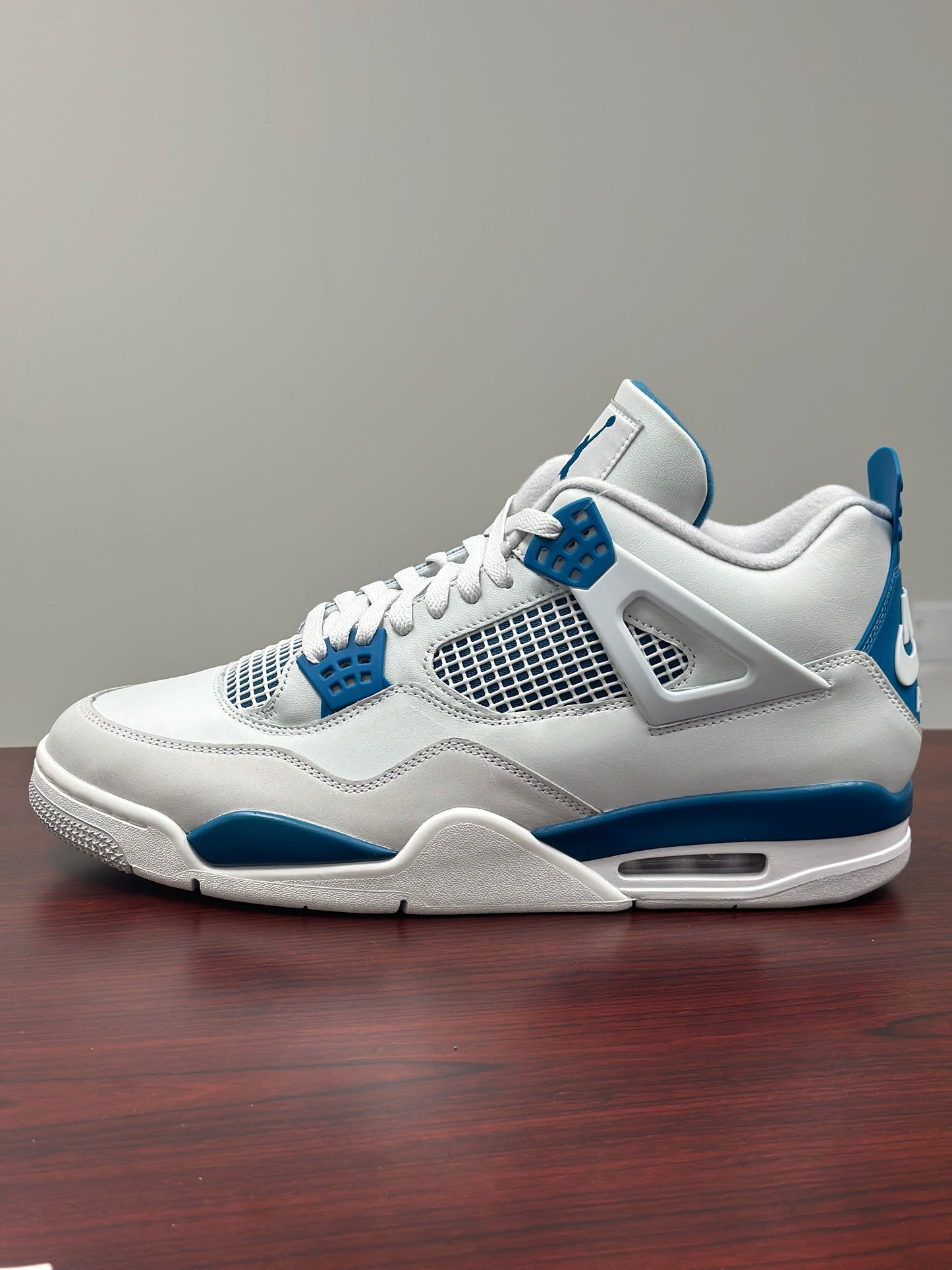 Jordan 4 Retro Military Blue (2024)